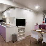אתר קמפינג Cherry Premium Adria Mobile Homes Zelena Laguna פורץ